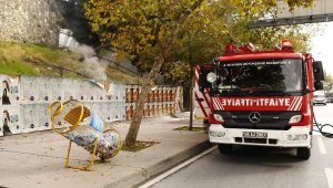 Beşiktaş'ta yer altındaki elektrik kablolarından dolayı yangın çıktı