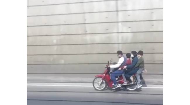 Bursa'da motosiklet üzerinde tehlikeli yolculuk