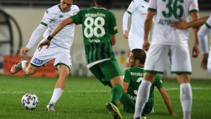 Bursaspor topu rakibe bırakıyor