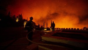 California'da yangınlar nedeniyle 100 bin kişiye tahliye emri