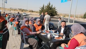 Çaylar ve simitler Rasim başkandan
