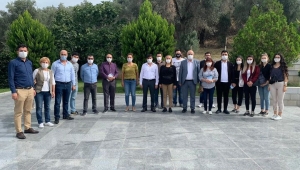 CHP Bayraklı İlçe Başkanlığı'ndan esnafa 17 maddelik çözüm önerisi broşürü