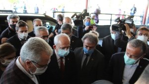 CHP lideri Kılıçdaroğlu'ndan tedavileri süren depremzedelere geçmiş olsun ziyareti