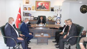 CHP'li milletvekilleri, Cizre TSO Başkanı Sevinç ile görüştü