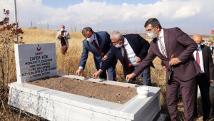 Çiçekli katliamı şehitleri mezarları başında anıldı