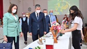 Çocuklar, atık materyalleri sanat eserine dönüştürdü