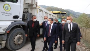 Cumayeri'nde iki köyü birbirine bağlayan yol asfaltlanıyor