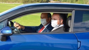 Cumhurbaşkanı Ersin Tatar KKTC'nin yerli otomobili ile test sürüşü gerçekleştirdi