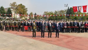 Cumhuriyet Bayramı pandemi tedbirleri kapsamında kutlandı