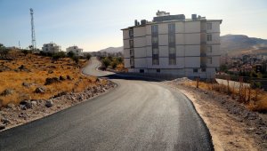 Develi'de sıcak asfalt çalışmaları devam ediyor