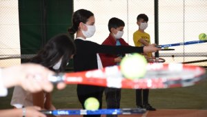 Diyarbakır'da Bilgi Evi öğrencilerine tenis kursu