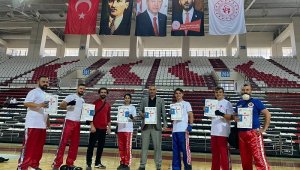 Eğirdir Belediyespor Kick Boks Kulübü sporcuları siyah kuşağa terfi etti