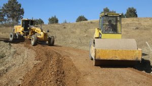Erdemli'de yol çalışmaları sürüyor