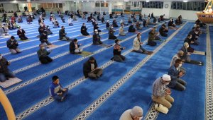 Erzincan'da Mevlid Kandili huşu içinde geçti
