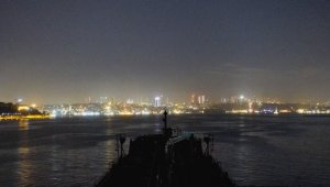 Gemilerin İstanbul Boğazı'nda masalsı yolculuğu