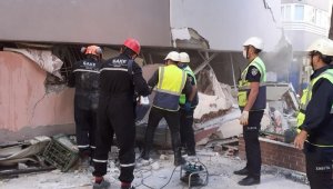 Gönüllü arama kurtarma ekipleri deprem bölgesinde çalışmalara destek veriyor