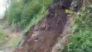 Heyelan anı cep telefonu kameraları ile kaydedildi