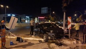 İki otomobil çarpıştı: 1 yaralı