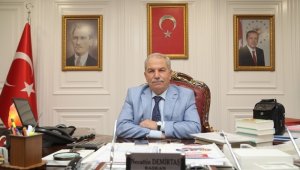 İlkadım Belediyesi'nden muhtarlara Azerbaycan bayrağı