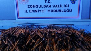İnşaat demirlerini çalarken suçüstü yakalandılar