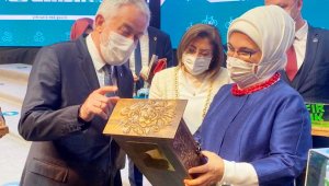 Isparta Belediye Başkanı Başdeğirmen'den Emine Erdoğan'a anlamlı hediye