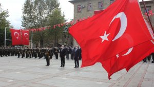 Isparta'da 29 Ekim kutlamaları çelenk töreniyle başladı