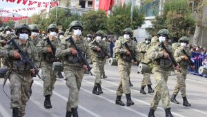 Isparta'da 29 Ekim töreninde komandolara büyük ilgi