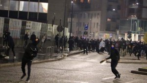 İtalya'da Covid-19 kısıtlamaları protesto edildi: 12 gözaltı