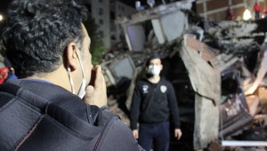 İzmir'deki depremde enkaz altında kalan bir kişi daha kurtarıldı