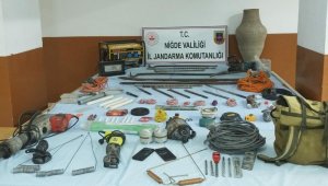 Jandarma gaz maskeli definecileri suçüstü yakaladı