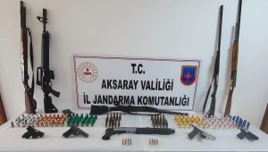 Jandarmanın operasyon yaptığı ev adeta cephanelik çıktı