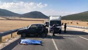 Kamyonetin arkadan çarptığı otomobil sürücüsü hayatını kaybetti