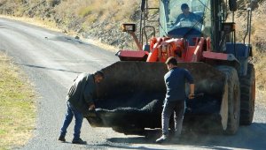 Kar yağmadan Posof'ta köy yolları onarılıyor