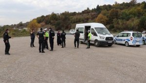 Karantina sürelerinin bitmesine 3 saat kala polis uygulamasında yakalandılar