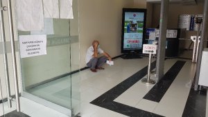 Karantinadan çıkıp depozitesini almak için belediyeye gelince yakalandı
