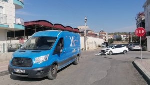Kargo aracıyla otomobil çarpıştı: 1 yaralı