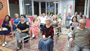 Karşıyaka'da Azerbaycan’a destek şarkılarla geldi