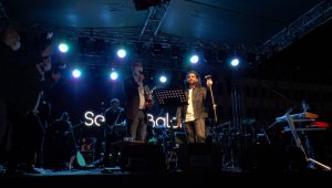 Kartal'da 29 Ekim Cumhuriyet Bayramı Arabalı konserle kutlandı