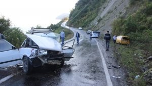 Kastamonu İnebolu'da üç araç birbirine girdi