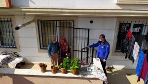 Kaybolan alzheimer hastası şahsı zabıta ekipleri evine ulaştırdı