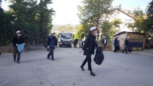 Kaymakam ve Belediye Başkanı çöp topladı