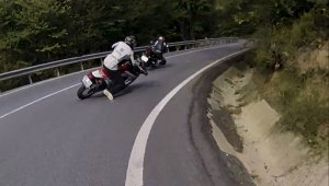 Kaza sonrası sürüklenen motosikletinin peşinden koştu
