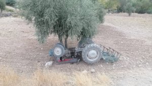 Kilis'te traktör devrildi: 1 yaralı
