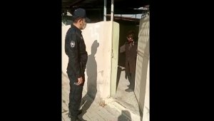 Kimsesiz ninenin kışlık yakacağını polis taşıdı