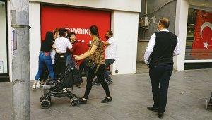 Kızlar saç saça baş başa birbirine girdi