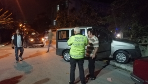 Kocaeli'de hafif ticari araç ile cip çarpıştı: 3 yaralı