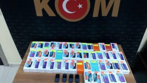 Kocaeli'de 51 adet gümrük kaçağı cep telefonu ele geçirildi