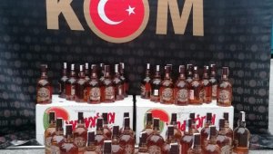 Kocaeli'de evlere kurulan imalathanelerde onlarca litre sahte içki ele geçirildi