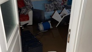 Kocaeli'de sel sularıyla dolan evler kullanılamaz hale geldi