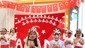 Konyaaltı Belediyesi kreşlerinde 'Cumhuriyet' coşkusu